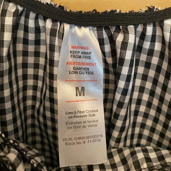 Woman’s costume - Picture 3 of 4